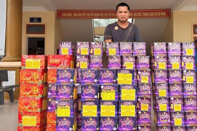 Khởi tố người đàn ông mua bán gần 3 tạ pháo hoa nổ