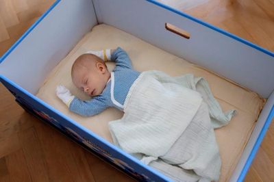 Vì sao người Phần Lan hay đặt trẻ sơ sinh ngủ trong hộp carton?
