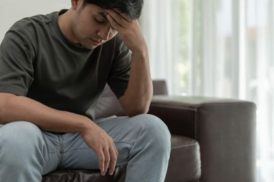 Vợ không kiếm tiền nhưng luôn đay nghiến tôi vô dụng vì chưa mua được nhà