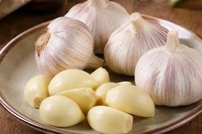 Ai nên ăn tỏi sống thường xuyên?