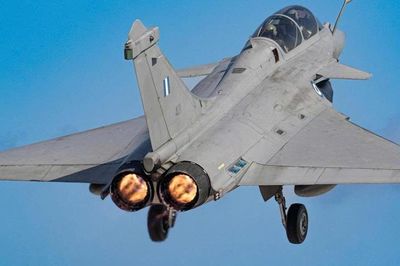 Tiêm kích Su-57 Nga đối đầu Rafale Pháp: Cuộc đấu giữa tàng hình và tác chiến điện tử