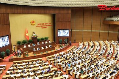 Toàn cảnh phiên thảo luận về dự án Luật Phát triển đô thị