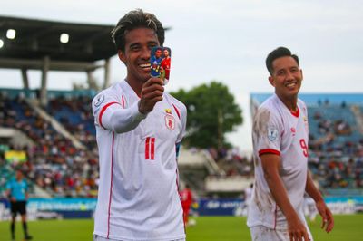 Hay nhất vòng bảng ASEAN Cup nhưng về nước sớm