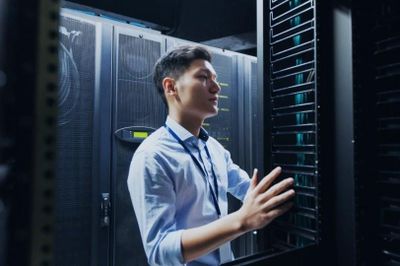 AI bùng nổ, thợ điện và công nhân xây dựng hưởng lợi