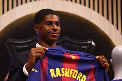 Barcelona hồi sinh Rashford cho MU