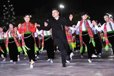 Mường Lò mở hội 'Tinh hoa xòe Thái - Sắc màu Tây Bắc'