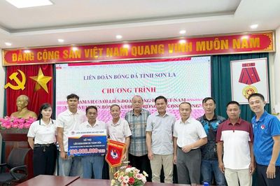 LĐBĐ Việt Nam hỗ trợ Sơn La phát triển bóng đá địa phương