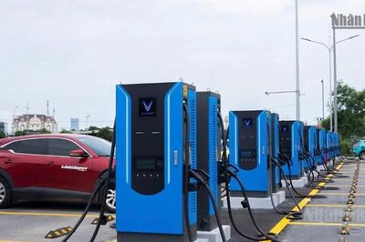 [Video] Bộ Công Thương đề xuất quy chuẩn mới về trạm sạc xe điện