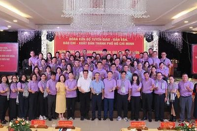 Ban Tuyên giáo và Dân vận Thành ủy Thành phố Hồ Chí Minh tổ chức chương trình về nguồn 'Hành trình tri ân - Về miền đất lửa'