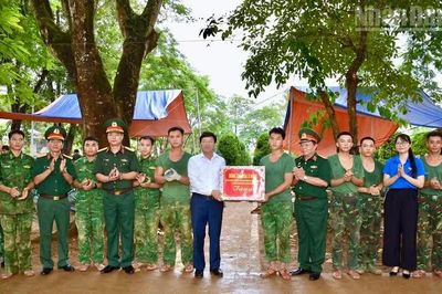 Phó Bí thư Tỉnh ủy Điện Biên Mùa A Vảng, thăm và động viên lực lượng thực hiện Chiến dịch 500 ngày đêm