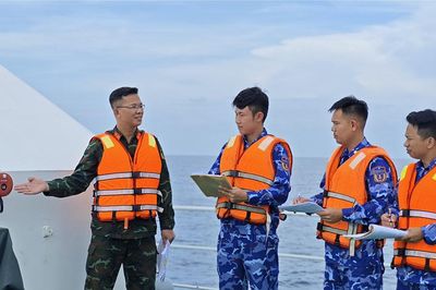 Những giờ giảng giữa trùng khơi
