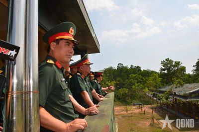 Thượng tướng Nguyễn Quang Ngọc kiểm tra và làm việc tại Trung đoàn 43