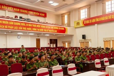 120 cán bộ, chiến sĩ được bồi dưỡng kiến thức dân tộc