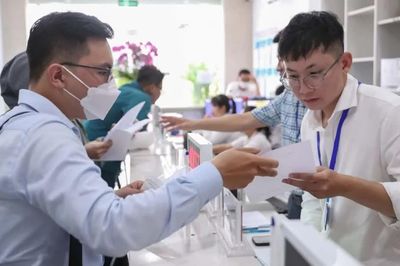Xã hội hóa hỗ trợ, không trao quyền lực công