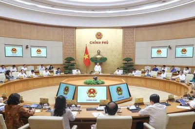 Chính phủ yêu cầu các bộ, ngành hoàn thành sắp xếp tổ chức bộ máy trong tháng 10