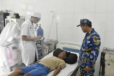 Cứu sống ngư dân bị đột quỵ khi đang hành nghề trên biển