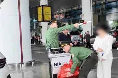 Người phụ nữ được đoàn tụ gia đình sau 15 năm bị lôi kéo xuất cảnh trái phép