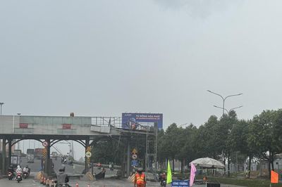 Tháo dỡ trạm thu phí cầu Đồng Nai