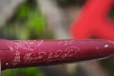 Phát hiện chiếc bút khắc tên 'Nguyễn Xuân Hải' trong mộ liệt sĩ quy tập từ Lào
