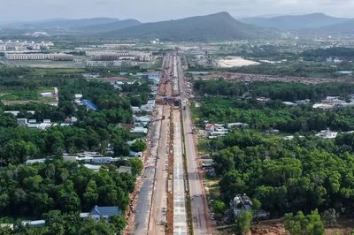 'Thần tốc' thi công tuyến tàu điện đầu tiên tại Phú Quốc