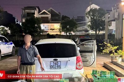 Phát hiện xe chở số lượng lớn thuốc lá, rượu không giấy tờ