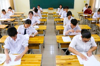 Đưa bài giải vào phòng thi cho thí sinh có thể bị phạt tới 50 triệu đồng