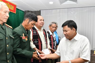 'Nâng cấp' chính sách, phát huy vai trò Người có uy tín ở cơ sở