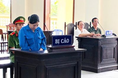 Lãnh 16 năm tù vì dùng 11 'sổ đỏ' giả chiếm đoạt hơn 1,7 tỉ đồng