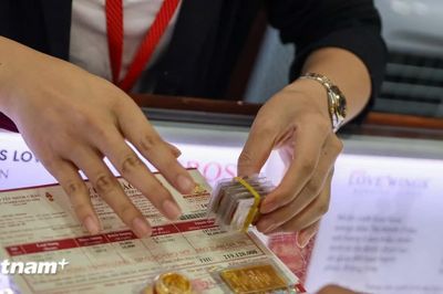 Giá vàng giảm mạnh tới 2 triệu đồng, khoảng cách được thu hẹp