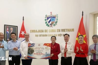 Trao khoản hỗ trợ trị giá 100 tỷ đồng tặng nhân dân Cuba