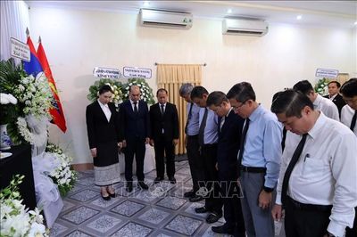 Lãnh đạo UBND thành phố Đà Nẵng viếng đồng chí Xaysomphone Phomvihane