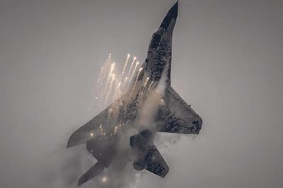 MiG-29 Ukraine bốc cháy giữa lúc phóng tên lửa, phi công phải phóng ghế thoát hiểm