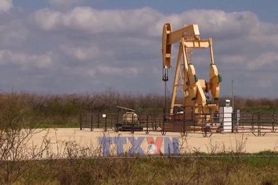 Giá dầu tăng trong khi triển vọng mở lại eo biển Hormuz mờ nhạt