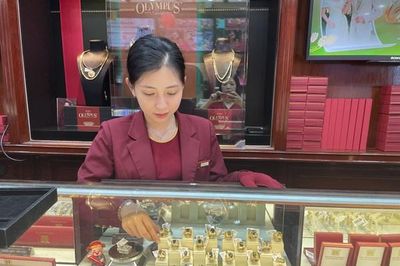 Giá vàng chiều 11/8: Vàng SJC đảo chiều giảm mạnh