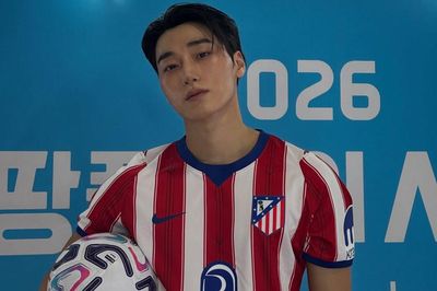 Nam thần tượng hot nhất ATEEZ gây tranh cãi