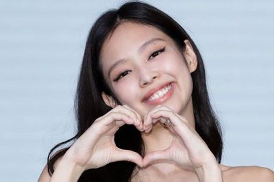 Jennie (BLACKPINK) né câu hỏi từng sống chung với bạn trai