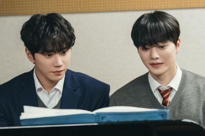 Song Kang và Lee Jun Young từ đối thủ thành cộng sự piano