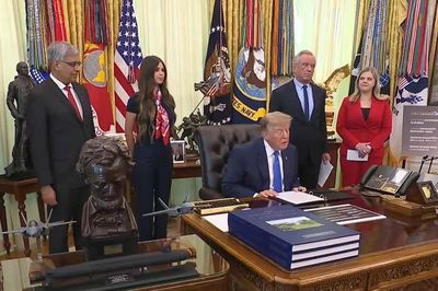 Ông Trump yêu cầu Iran bồi thường, nỗ lực mở lại eo biển Hormuz thêm khó khăn