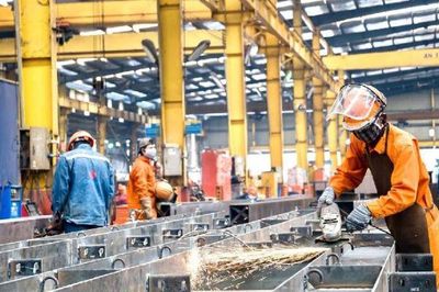 Cải thiện so với tháng trước, PMI Việt Nam vẫn xếp sau Singapore và Thái Lan