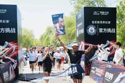 Vận động viên marathon Trung Quốc lập kỷ lục Guinness chạy 372 ngày liên tiếp