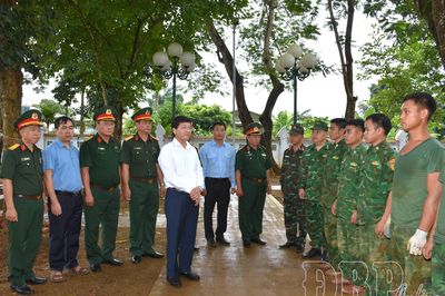 Phó Bí thư Tỉnh ủy Mùa A Vảng thăm lực lượng thực hiện Chiến dịch 500 ngày đêm