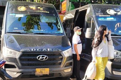 Xe limousine chạy hợp đồng còn được đón khách tại văn phòng?