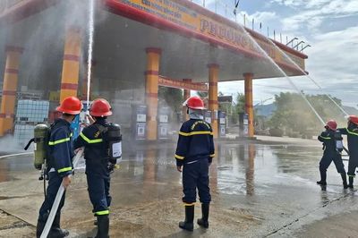 Thực tập phương án chữa cháy, cứu nạn, cứu hộ tại cửa hàng xăng dầu Phương Linh 1