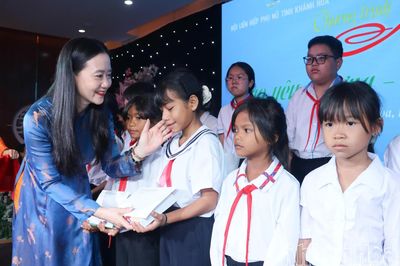 Nâng bước trẻ mồ côi đến trường