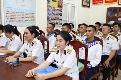 Lữ đoàn 189 bồi dưỡng lý luận chính trị cho đảng viên mới và đối tượng phát triển Đảng