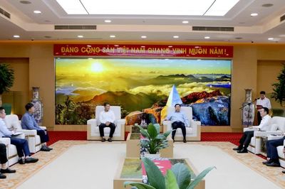 Bí thư Tỉnh ủy Dương Quốc Huy: Đẩy nhanh tiến độ Khu công nghiệp Trấn Yên, tạo điều kiện để Viglacera mở rộng đầu tư