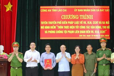 Bát Xát ra mắt mô hình điểm vận động thu hồi vũ khí tại thôn An Quang