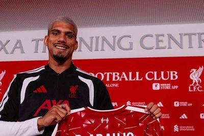 Liverpool hoàn tất mượn Ronald Araujo từ Barca để giải quyết cuộc khủng hoảng hàng phòng ngự