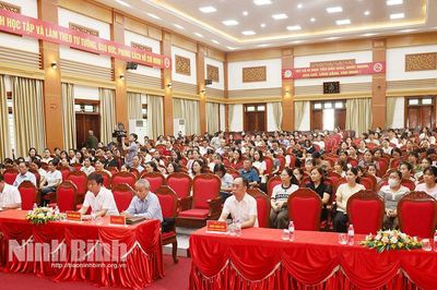 Phường Kim Thanh, phường Tây Hoa Lư tổ chức lớp bồi dưỡng chính trị hè năm 2026