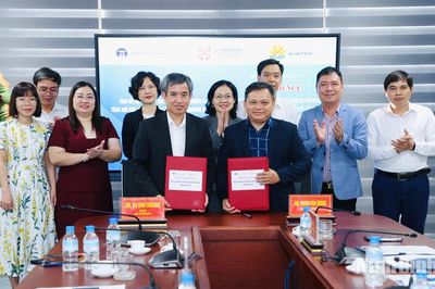 Trường Đại học Hoa Lư ký kết Biên bản ghi nhớ hợp tác phát triển chương trình tiếng Anh chuẩn Cambridge